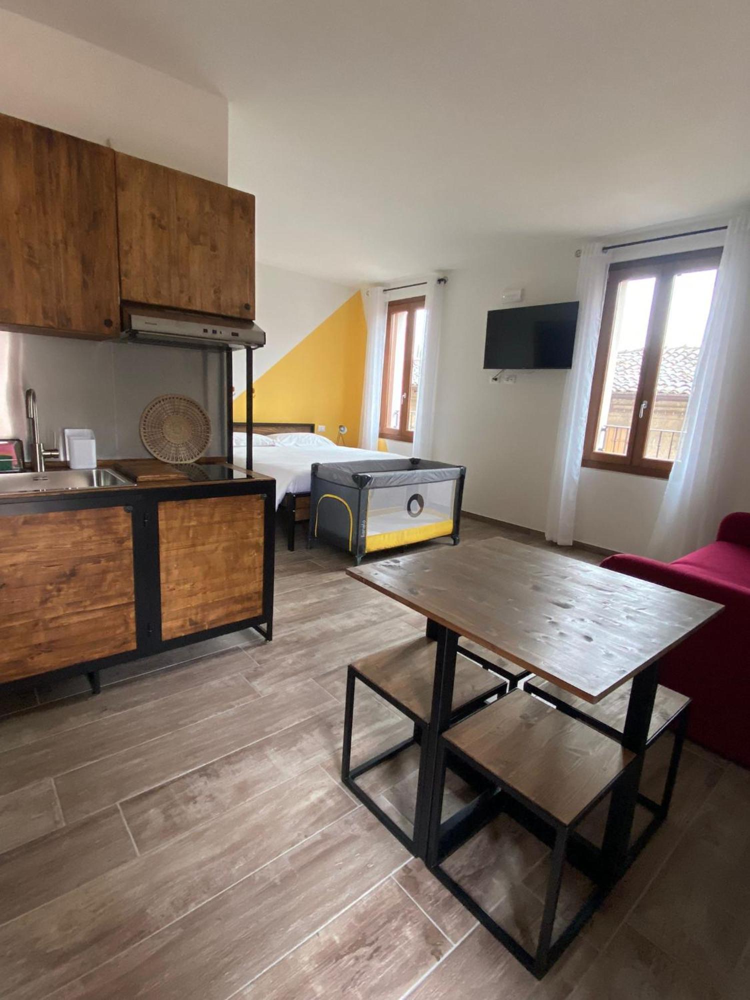 La Volpe Rossa Rooms And Apartments 산펠리체델바나코 외부 사진